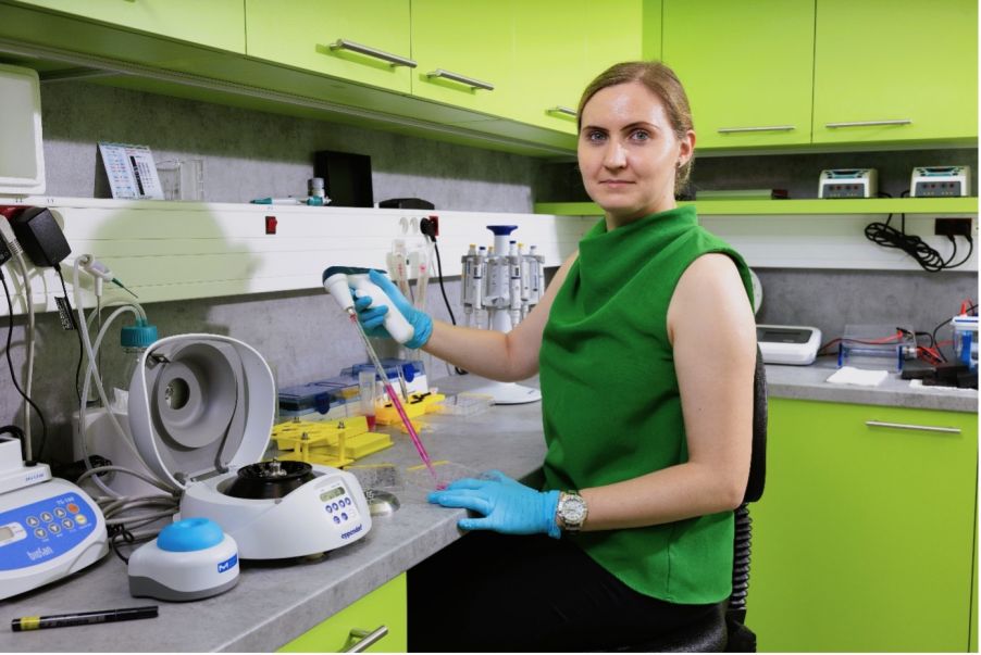 Dra. Hana Polasek-Sedlackova, investigadora de ADN: Fotografía realizada por Jana Mensatorova.